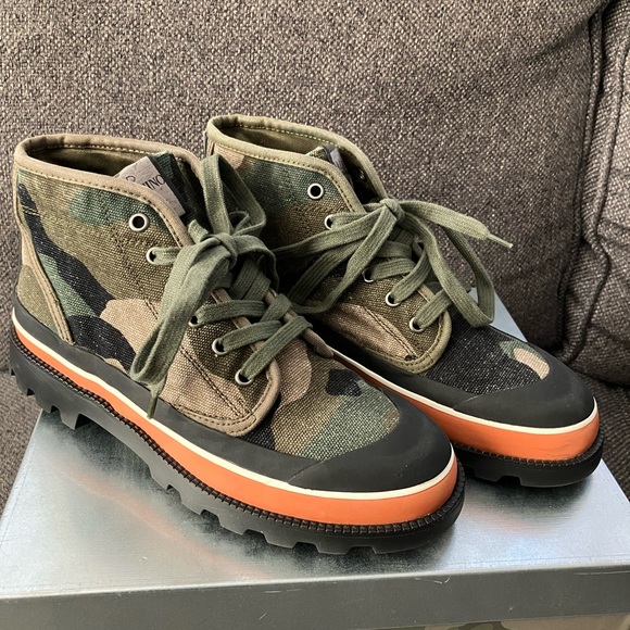 Preowned VALENTINO GARAVANI Camo Canvas Sneakers - Picture 4 of 8